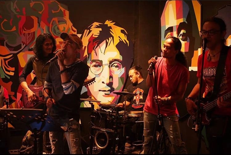 10 Cafe Live Music terdekat Penjaringan